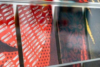 "Triple Trouble" exposition de Invader, Shepard Fairey et Damien Hirst à la Newport Street Gallery du 10 octobre 2025 au 29 mars 2026