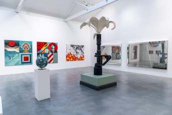 "Triple Trouble" exposition de Invader, Shepard Fairey et Damien Hirst à la Newport Street Gallery du 10 octobre 2025 au 29 mars 2026