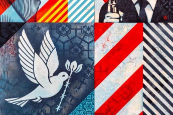 "Triple Trouble" exposition de Invader, Shepard Fairey et Damien Hirst à la Newport Street Gallery du 10 octobre 2025 au 29 mars 2026