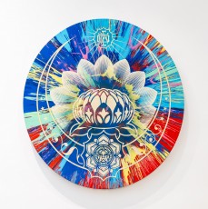 "Triple Trouble" exposition de Invader, Shepard Fairey et Damien Hirst à la Newport Street Gallery du 10 octobre 2025 au 29 mars 2026