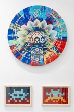 "Triple Trouble" exposition de Invader, Shepard Fairey et Damien Hirst à la Newport Street Gallery du 10 octobre 2025 au 29 mars 2026