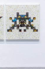 "Triple Trouble" exposition de Invader, Shepard Fairey et Damien Hirst à la Newport Street Gallery du 10 octobre 2025 au 29 mars 2026