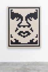 "Triple Trouble" exposition de Invader, Shepard Fairey et Damien Hirst à la Newport Street Gallery du 10 octobre 2025 au 29 mars 2026