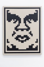 "Triple Trouble" exposition de Invader, Shepard Fairey et Damien Hirst à la Newport Street Gallery du 10 octobre 2025 au 29 mars 2026