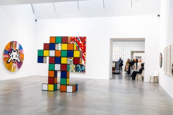 "Triple Trouble" exposition de Invader, Shepard Fairey et Damien Hirst à la Newport Street Gallery du 10 octobre 2025 au 29 mars 2026