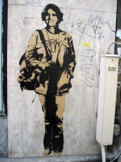 Blek le Rat - Affiche en l'honneur de Florence Aubenas journaliste de Libé, otage pendant plus de 150 jours en Irak. Blek avait collé des affiches partout dans Paris. - Juin 2005