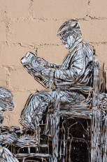 Manon en allant photographier un pochoir de C215 - Rue Jean Moinon 10è - Août 2009