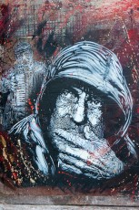 C215 à Vitry, un boulot splendide de Christian sur cette petite porte. Un premier pochoir du personnage central a été arraché partiellement mais Christian est revenu à la charge ! - Mai 2009