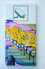 Nasty. Deck'on Street art à la Galerie Celal du 3 décembre 2011 au 7 janvier 2012. Expo réunissant des oeuvres de Alëxone, Gum, Jace, Jef Aérosol, Mist, Nasty, Smash137, Speedy Graphito, Sun7, Tanc et Tilt autour de projets de triptyques de skates en éditions limitées.