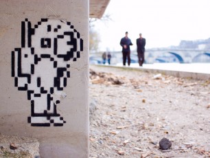 Astronaute sur les bords de Seine 01er - Mars 2010