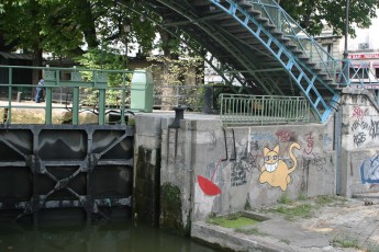 Le chat et l'écluse - Quai de Valmy 10è - Août 2003