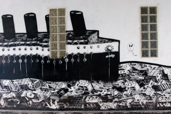 M-CityEn marge du festival Kosmopolite qui s'est tenu du 18 au 21 juin 2008 à Bagnolet, les artistes qui ont travaillé autour du projet Stencil History X et avec l'association C215 ajoutent progressivement des pochoirs dans ce petit passage à la grande joie des passants. - Juillet 2008