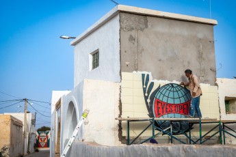 Shepard Fairey - Eyes open - Work in progress - Djerbahood - Erriadh - Djerba, Tunisie