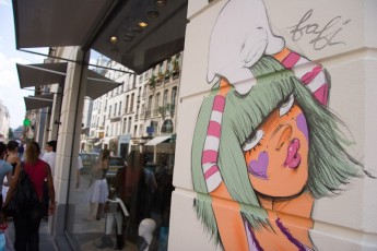 Fafi - Rue Saint Honoré 01er devant la boutique Colette - Juillet 2006