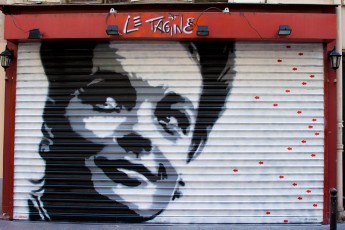 Jef Aérosol - Romy Schneider - Rue de Crussol 11è sur la grille du restaurant 'Le Tagine' - Mai 2008