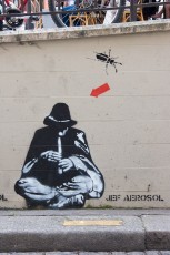 Jef Aérosol - Rue Edouard Quenu 05è - Flutiste - Juin 2006