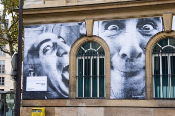 JR - Face to Face - Rue de Rivoli 04è, derrière l'hôtel de ville. ? et Nir, guide touristique, Haifa - Novembre 2007