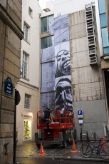 JR - Work in Progress @ ParisIt's huge ! - Rue Saint-Merri 04è15h30 mardi 13 novembre 2007 - Novembre 2007