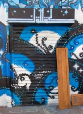 L'Atlas - Façade au milieu de la fresque rue Dénoyez 20è - Septembre 2006