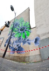 Ludo - Rue de la Fontaine au Roi 11è - Octobre 2011 "Sociomasochisme"... Affichage géant.