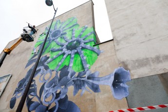 Ludo - Rue de la Fontaine au Roi 11è - Octobre 2011 "Sociomasochisme"... Affichage géant.