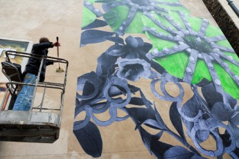 Ludo - Rue de la Fontaine au Roi 11è - Octobre 2011 "Sociomasochisme"... Affichage géant.