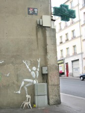Jérôme Mesnager - Assis - Rue de Ménilmontant 20è - Mai 2004