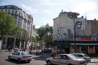 Atlas, Sich, Obey et Space Invader sur la même photo - Place Stalingrad 19è - Juin 2006