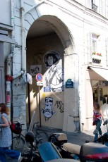 Obey - Peace - Revolution woman - Passage des Abesses 18è - Juin 2006