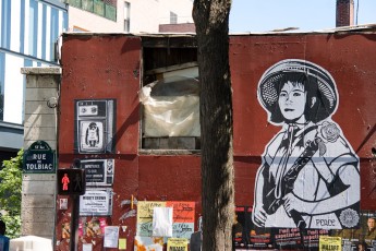 Peace - Revolution Woman - Rue de Tolbiac 13è - Juin 2006