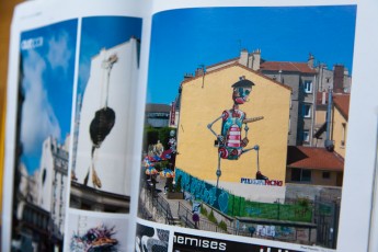 Graffiti Art #9 - Trois photos de l'autruche géante de Bonom et une du bon français de Pixel Pancho dans la rubrique Outdoor.