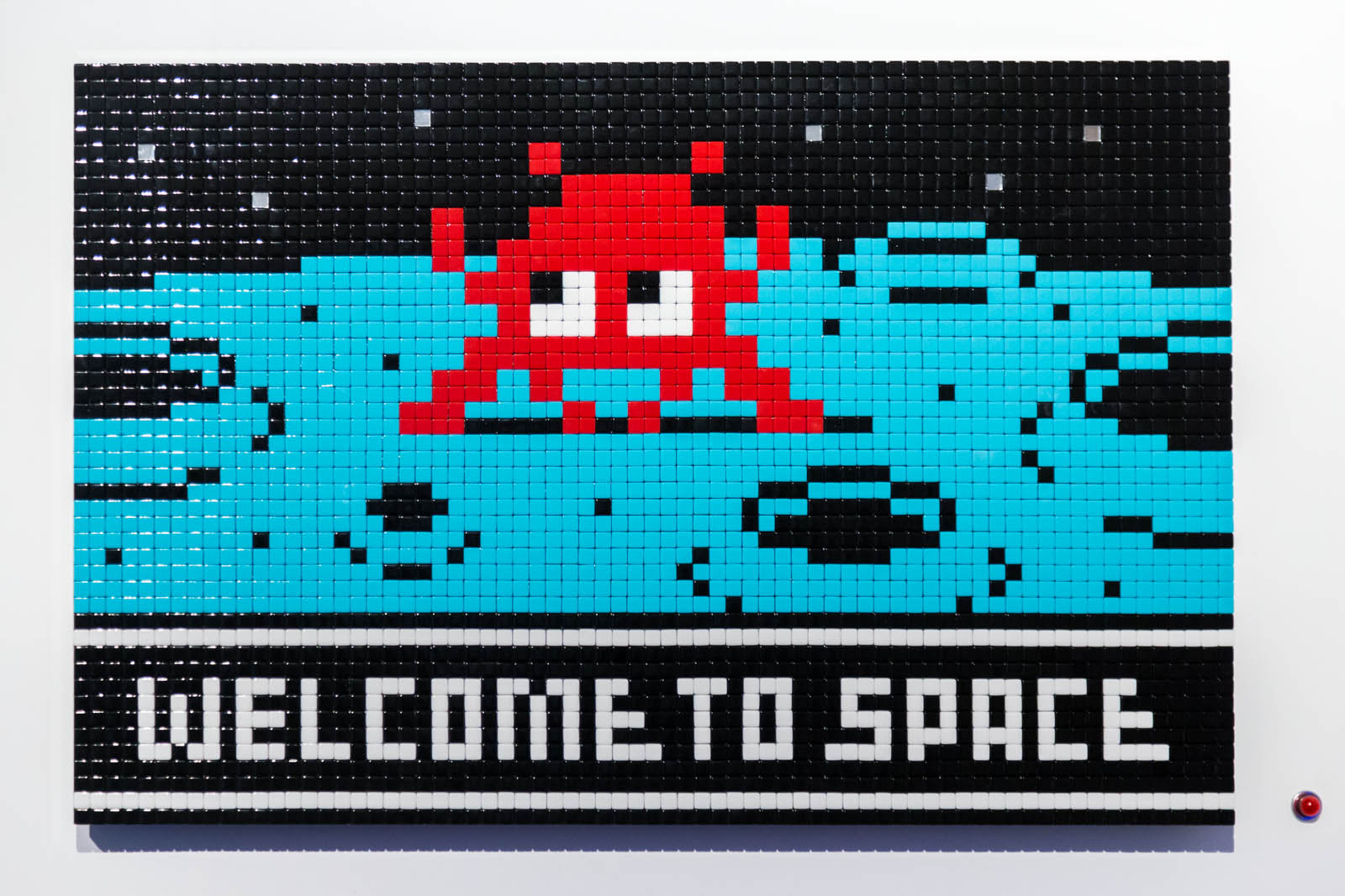 Hello, my game is… Invader au Musée en herbe – Un oeil qui traîne…
