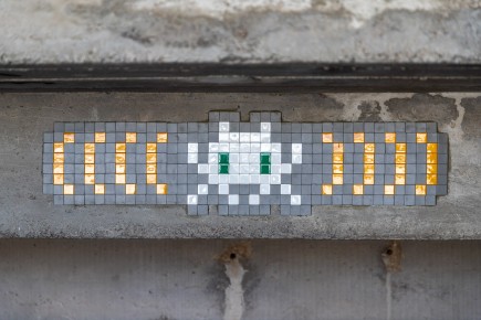 MARS-94 - Invader radieux - Cité Radieuse - Sainte-Anne - Marseille 08è (13) /// 30 pts