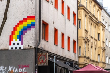 MUN_10 - Rainbow invader - Munich /// 50 pts
