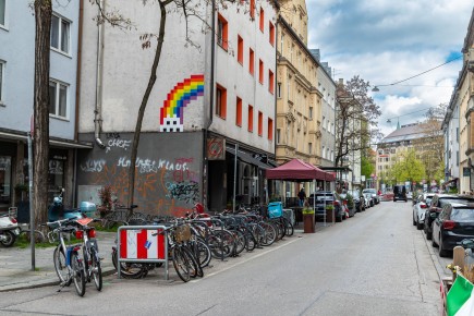 MUN_10 - Rainbow invader - Munich /// 50 pts