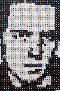 "Triple Trouble" exposition de Invader, Shepard Fairey et Damien Hirst à la Newport Street Gallery du 10 octobre 2025 au 29 mars 2026