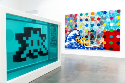 "Triple Trouble" exposition de Invader, Shepard Fairey et Damien Hirst à la Newport Street Gallery du 10 octobre 2025 au 29 mars 2026