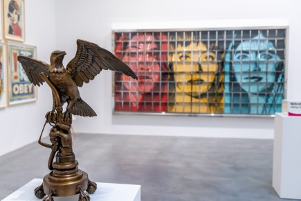 "Triple Trouble" exposition de Invader, Shepard Fairey et Damien Hirst à la Newport Street Gallery du 10 octobre 2025 au 29 mars 2026