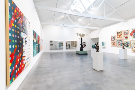 "Triple Trouble" exposition de Invader, Shepard Fairey et Damien Hirst à la Newport Street Gallery du 10 octobre 2025 au 29 mars 2026