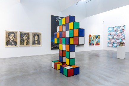 "Triple Trouble" exposition de Invader, Shepard Fairey et Damien Hirst à la Newport Street Gallery du 10 octobre 2025 au 29 mars 2026