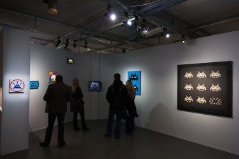 INVADER - Au delà du street art. Exposition collective au Musée de la Poste du 28 novembre 2012 au 30 mars 2013. Sont représentés : C215, Banksy, Shepard Fairey, Invader, Dran, Ludo, L'Atlas, Rero, MissTic, Swoon et Vhils, mais aussi Jef Aérosol, Ernest Pignon-Ernest et Gérard Zlotykamien.