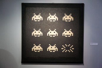 INVADER - Au delà du street art. Exposition collective au Musée de la Poste du 28 novembre 2012 au 30 mars 2013. Sont représentés : C215, Banksy, Shepard Fairey, Invader, Dran, Ludo, L'Atlas, Rero, MissTic, Swoon et Vhils, mais aussi Jef Aérosol, Ernest Pignon-Ernest et Gérard Zlotykamien.