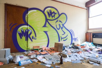 Hobz - TRBDSGN et French Kiss dans une usine abandonnée quelque part vers Paris - Juillet 2013