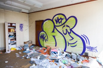 Hobz - TRBDSGN et French Kiss dans une usine abandonnée quelque part vers Paris - Juillet 2013
