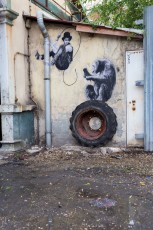 Levalet - crédit photo © Lionel Belluteau-www.unoeilquitraine.fr - contact yoyo.bel@free.fr InSitu Art Festival, le nouvel évènement street art à Aubervilliers.