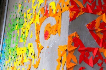 Mademoiselle Maurice et ses milliers d'origamis pour la Nuit Blanche du samedi 4 octobre 2014. Carte blanche à Jef Aérosol qui a invité une dixaine d'artistes à la Halle Freyssinet - Paris 13è.