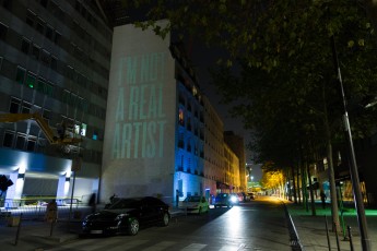 SpY pour la Nuit Blanche 2014. Rue du Chevaleret - Paris 13è. Préparation des oeuvres pour la Nuit Blanche du samedi 4 octobre 2014.