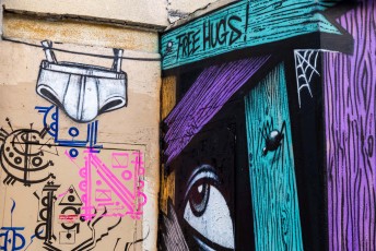 Rétro Graffitism, Hobz et Tarek Benaoum - Ortopark, le manège cracheur de fleurs - Cité Champagne 20è - Octobre 2016