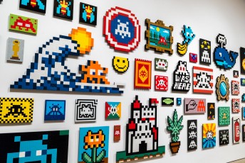 "Into the white cube" exposition de Invader à la galerie Over The Influence  - Los Angeles - du 18 novembre au 22 décembre 2018