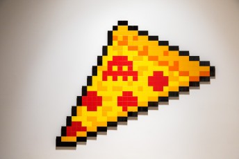 "Into the white cube" exposition de Invader à la galerie Over The Influence - Los Angeles - du 18 novembre au 22 décembre 2018